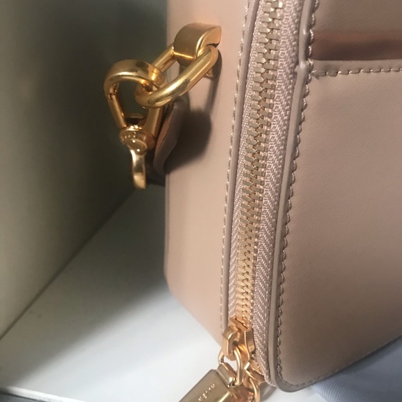 Charles & Keith Crossbody - Picture 5 of 9